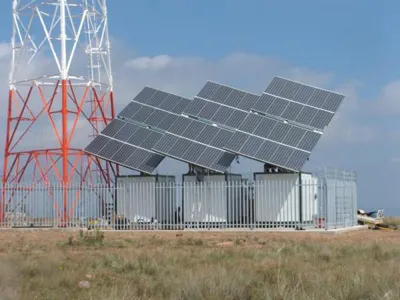 TORRE DE TELECOMUNICAÇÕES SOLAR